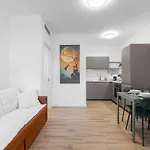 Apartamento 2 Apt, M3 Affori 15 Min To Duomo E Wifi Milán